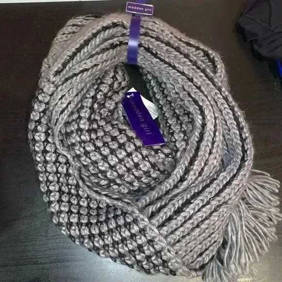 Madden Girl Scarve NWT - Picture 1 of 5